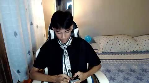 fineboii_rey18 online show from 7, 10, 2025