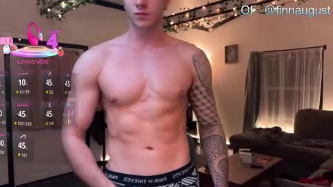 Finn August online show from 2, 12, 2025