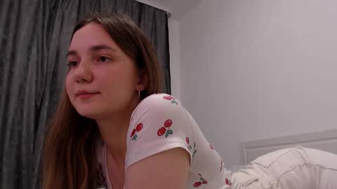 Snapshot of fireflies_fly_ chatting on 4, 11, 2025 fireflies_fly_ online show from 4, 11, 2025