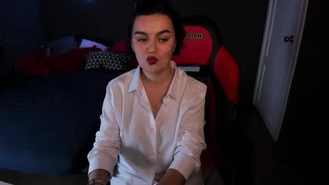 Snapshot of fisher_sofia chatting on 18, 12, 2025 SOFIA online show from 18, 12, 2025