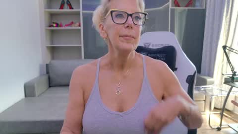 Snapshot of fitcougarcb chatting on 1, 6, 2026 Bianca online show from 1, 6, 2026