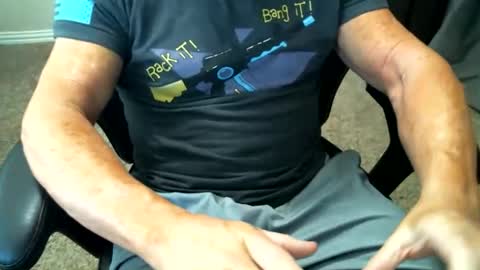Snapshot of fitguy40 chatting on 30, 4, 2026 fitguy40 online show from 30, 4, 2026