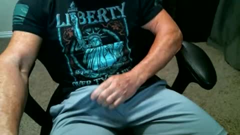 Snapshot of fitguy40 chatting on 19, 5, 2026 fitguy40 online show from 19, 5, 2026