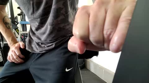 Snapshot of fitshow75 chatting on 23, 9, 2025 Links in Bio below online show from 23, 9, 2025