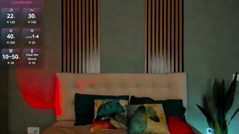 im Linda please give me thumbs up online show from 20, 12, 2025