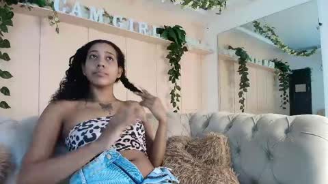 Snapshot of flavia_cruz chatting on 4, 6, 2026 Flavia online show from 4, 6, 2026