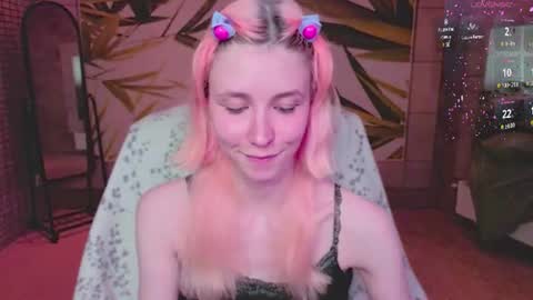 Snapshot of fleximona chatting on 5, 7, 2026 FlexiMona online show from 5, 7, 2026