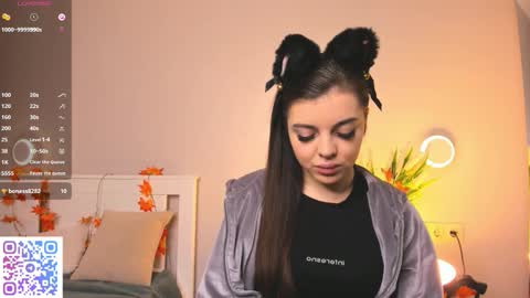 Doloras online show from 5, 12, 2025