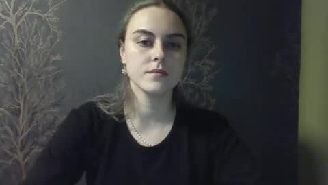 Snapshot of flower_bluee chatting on 19, 12, 2025 Ambika 3 online show from 19, 12, 2025