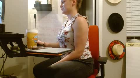 Snapshot of flowerfreak chatting on 8, 3, 2025 Flower Freak online show from 8, 3, 2025