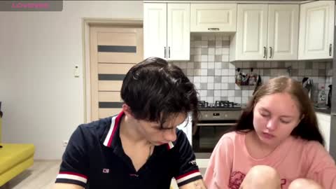 flowerscouple online show from 5, 4, 2026