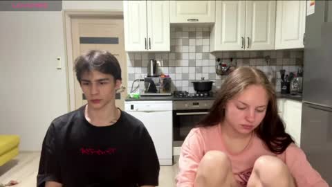 flowerscouple online show from 6, 4, 2026