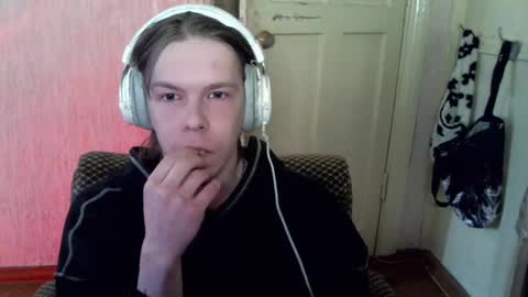 Snapshot of fluffy_boney chatting on 7, 1, 2025 Alexey online show from 7, 1, 2025