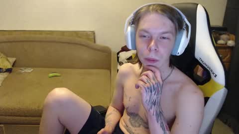 Snapshot of fluffy_boney chatting on 2, 2, 2025 Alexey online show from 2, 2, 2025