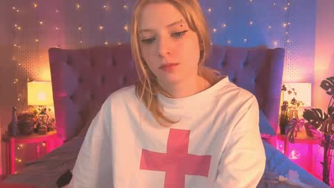 Snapshot of fluffy_ice chatting on 7, 3, 2025 Mia online show from 7, 3, 2025