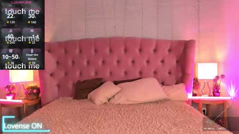 Snapshot of fluffy_ice chatting on 15, 10, 2025 Mia online show from 15, 10, 2025