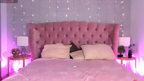 Snapshot of fluffy_ice chatting on 16, 11, 2025 Mia online show from 16, 11, 2025