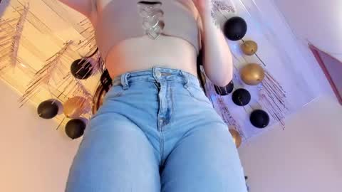 Snapshot of flylia_ chatting on 7, 6, 2026 lia online show from 7, 6, 2026