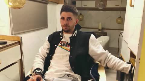 independent model online show from 13, 3, 2026