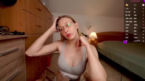 Snapshot of foxeslovefoxes chatting on 26, 5, 2026 CUSTOM PHOTOS AND VIDEOS - online show from 26, 5, 2026