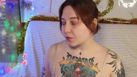 Snapshot of foxgirlandmerguis chatting on 20, 12, 2025 Belinda online show from 20, 12, 2025