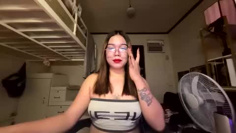Snapshot of foxieeealona chatting on 28, 4, 2026 Alicia Baby online show from 28, 4, 2026