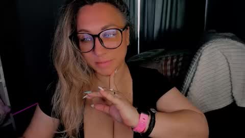 Snapshot of foxxxy__lady chatting on 19, 9, 2025 Kris online show from 19, 9, 2025