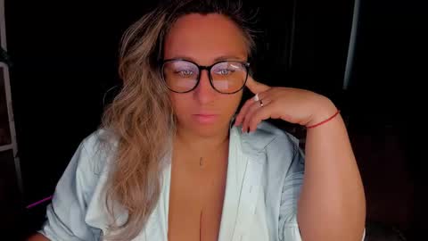 Snapshot of foxxxy__lady chatting on 29, 9, 2025 Kris online show from 29, 9, 2025