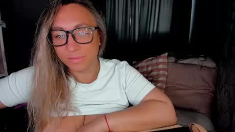 Snapshot of foxxxy__lady chatting on 1, 10, 2025 Kris online show from 1, 10, 2025