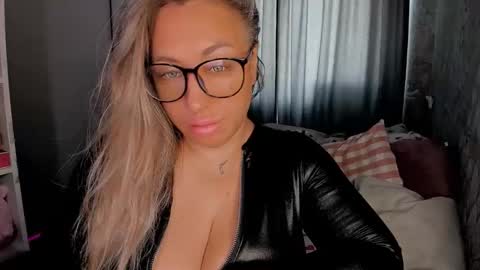 Snapshot of foxxxy__lady chatting on 12, 10, 2025 Kris online show from 12, 10, 2025