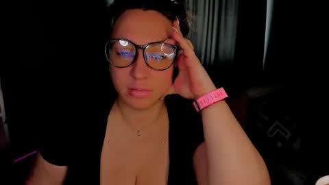 Snapshot of foxxxy__lady chatting on 27, 10, 2025 Kris online show from 27, 10, 2025