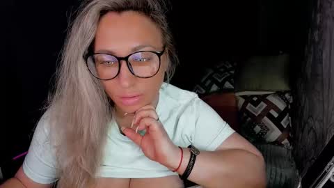 Snapshot of foxxxy__lady chatting on 8, 11, 2025 Kris online show from 8, 11, 2025