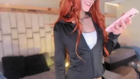 Snapshot of foxxxypink chatting on 24, 6, 2026 fox with 3 xs online show from 24, 6, 2026