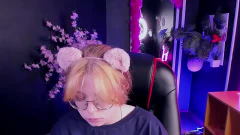 Snapshot of foxxxypolly chatting on 24, 5, 2026 Polly online show from 24, 5, 2026