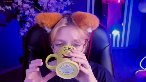 Snapshot of foxxxypolly chatting on 27, 5, 2026 Polly online show from 27, 5, 2026