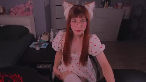 Snapshot of foxy_jpg chatting on 19, 7, 2026 Sue online show from 19, 7, 2026