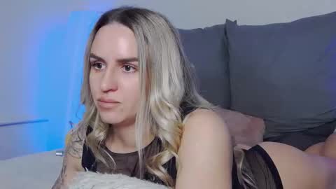 Foxy Kimmi online show from 17, 12, 2025