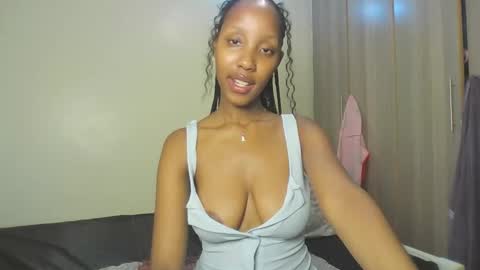 Snapshot of foxyatmidnite chatting on 18, 5, 2026 foxyatmidnite online show from 18, 5, 2026