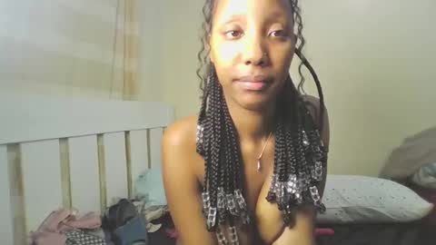 Snapshot of foxyatmidnite chatting on 18, 5, 2026 foxyatmidnite online show from 18, 5, 2026