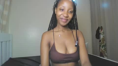 Snapshot of foxyatmidnite chatting on 29, 5, 2026 foxyatmidnite online show from 29, 5, 2026