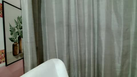 Snapshot of foxylicious_danielax chatting on 29, 6, 2026 Daniela online show from 29, 6, 2026