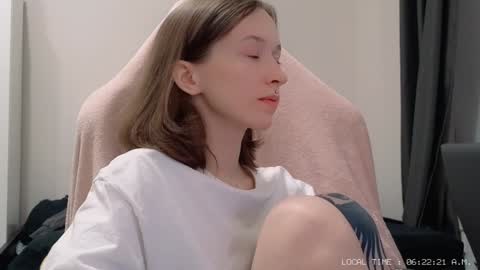 Snapshot of fran_bow chatting on 5, 1, 2025 fran_bow online show from 5, 1, 2025