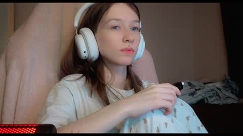 Snapshot of fran_bow chatting on 2, 2, 2025 fran_bow online show from 2, 2, 2025