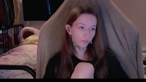 Snapshot of fran_bow chatting on 7, 5, 2026 fran_bow online show from 7, 5, 2026