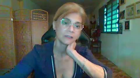 Snapshot of francelune chatting on 21, 12, 2025 francelune online show from 21, 12, 2025