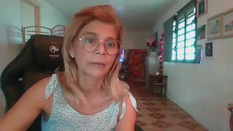 Snapshot of francelune chatting on 17, 1, 2026 francelune online show from 17, 1, 2026