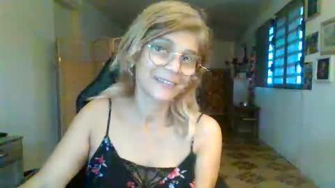 Snapshot of francelune chatting on 5, 2, 2026 francelune online show from 5, 2, 2026