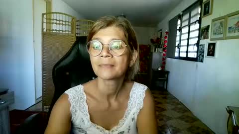Snapshot of francelune chatting on 15, 2, 2026 francelune online show from 15, 2, 2026