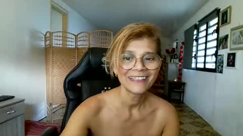 Snapshot of francelune chatting on 16, 2, 2026 francelune online show from 16, 2, 2026
