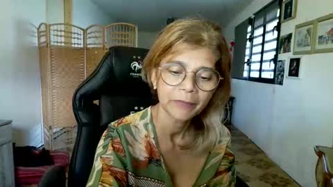 Snapshot of francelune chatting on 18, 2, 2026 francelune online show from 18, 2, 2026